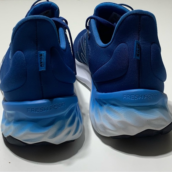 New Balance Fresh Foam Roav V2 Mens Size 9 Blue White Running / Walking - Picture 3 of 8